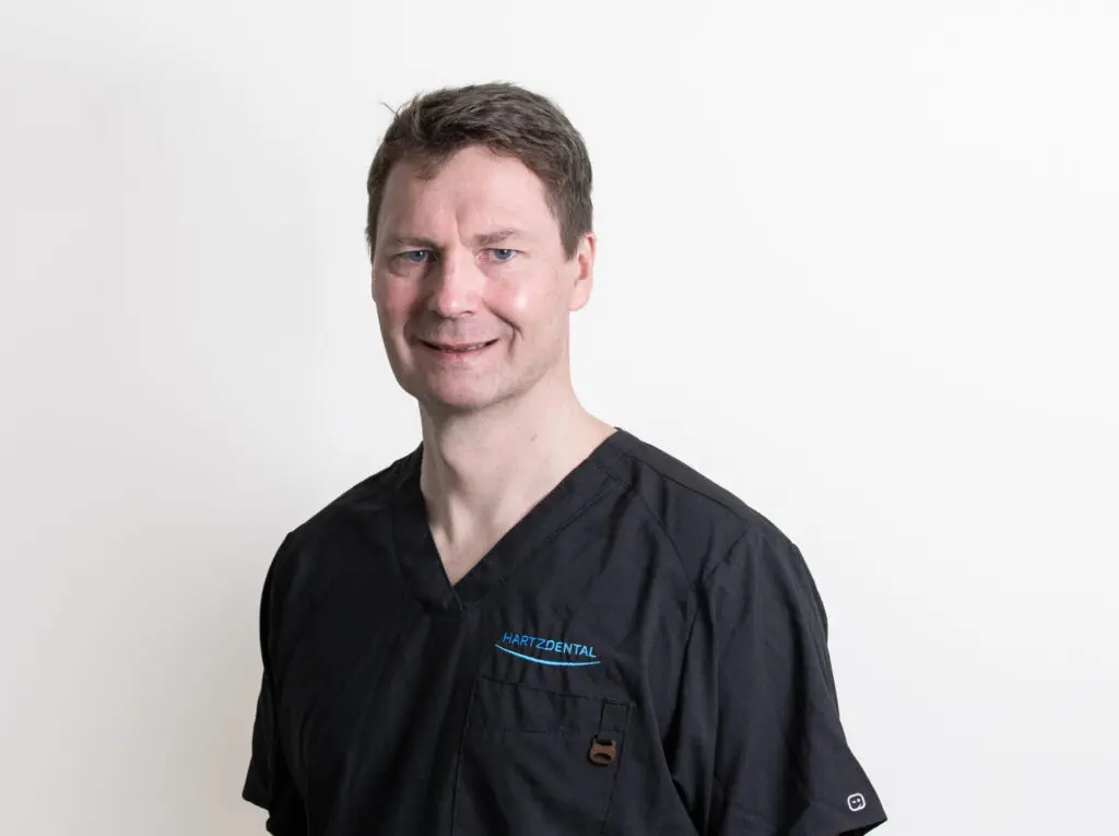 bildet viser erik bie hos hartz dental